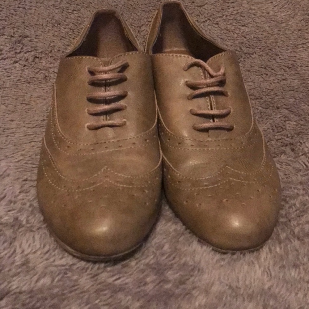 Oxford style shoes